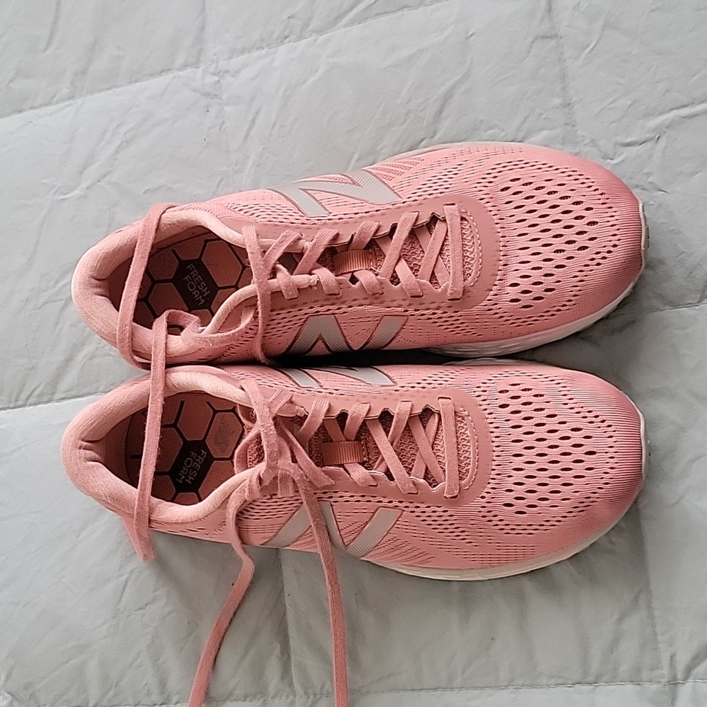 New Balance tennis shoes